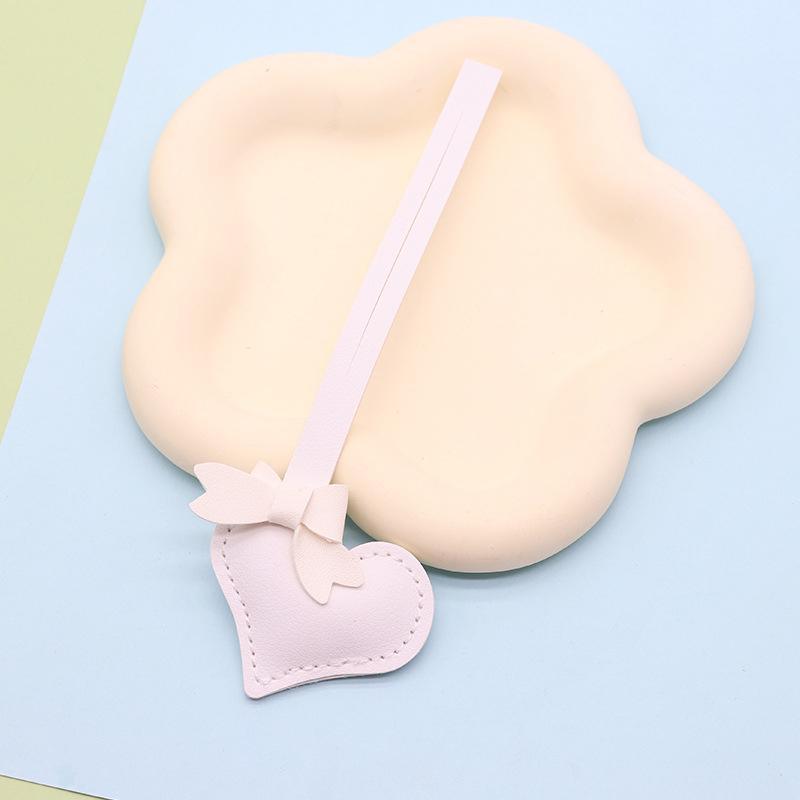 Простой однотонный брелок для ключей из ПУ кожи с бантом «Любовь», подвеска-кольцо для ключей, универсальные аксессуары для украшения рюкзака, подарки белый
Простой однотонный брелок для ключей из ПУ кожи с бантом «Любовь», подвеска-кольцо для ключей, универсальные аксессуары для украшения рюкзака, подарки белый