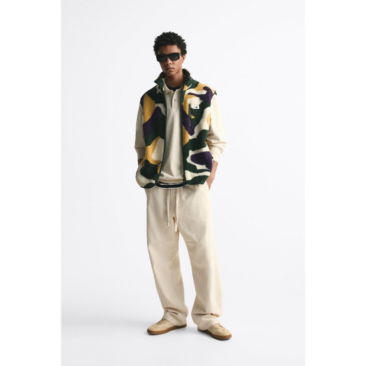 PRINTED FAUX SHEARLING GILET
PRINTED FAUX SHEARLING GILET