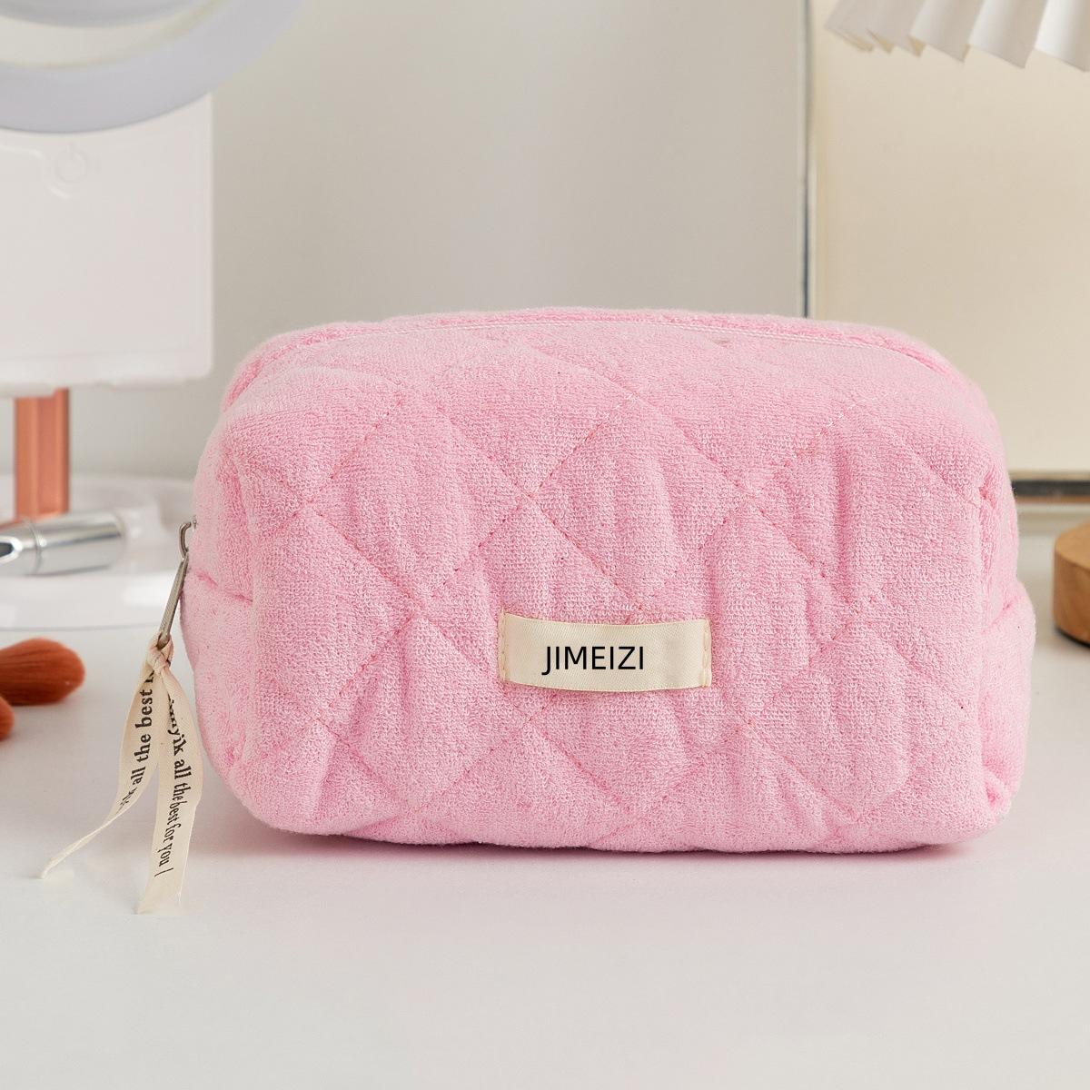Plush Makeup Bag Portable Large Capacity Cosmetic Organizer Pouch for Travel Toiletries Lipstick Storage Case for Women Gilr 16x9x9cm рожевий
Plush Makeup Bag Portable Large Capacity Cosmetic Organizer Pouch for Travel Toiletries Lipstick Storage Case for Women Gilr 16x9x9cm рожевий