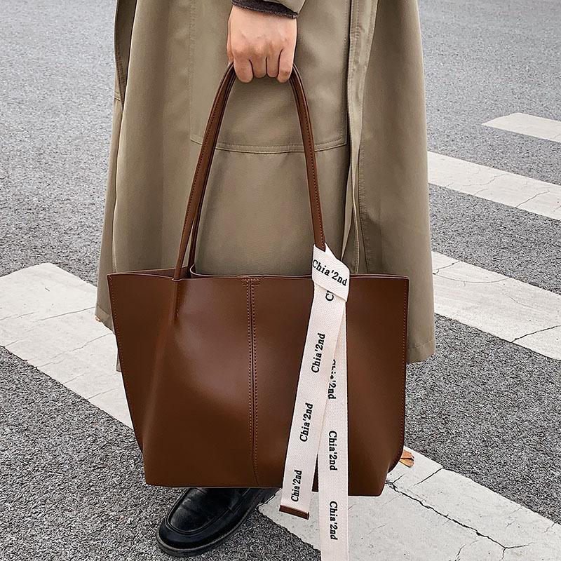 Ретро женские сумки весна новая модная тенденция сумки текстурированные для поездок на работу большой вместимости сумки через плечо One size
Ретро женские сумки весна новая модная тенденция сумки текстурированные для поездок на работу большой вместимости сумки через плечо One size