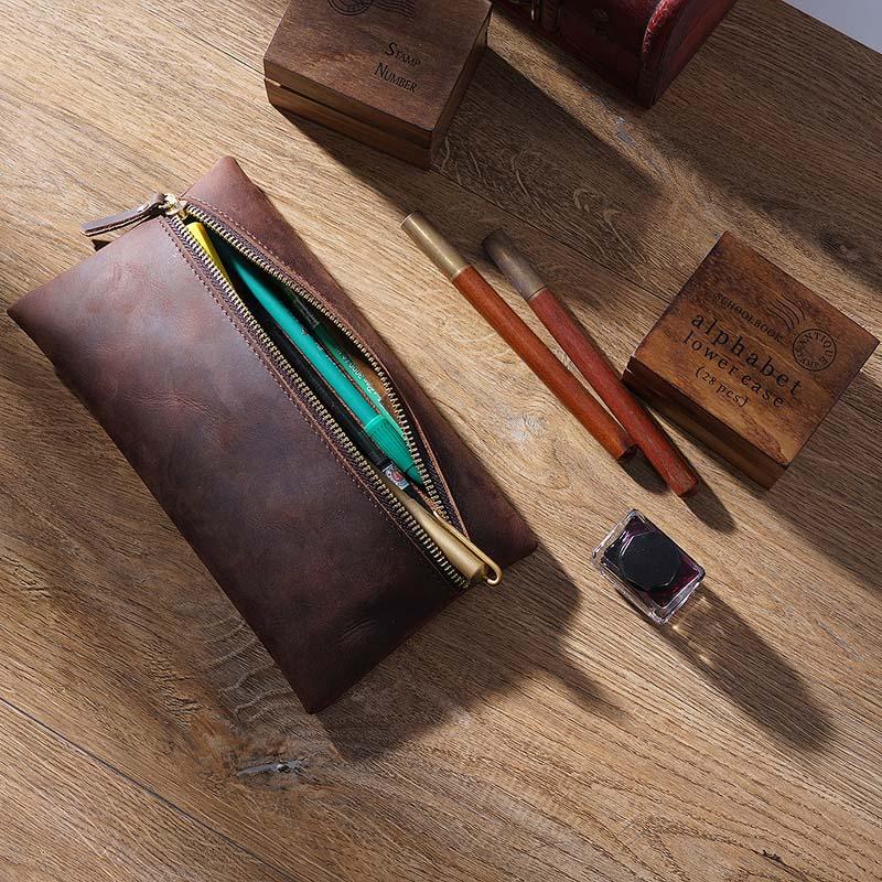 Fromthenon Crazy Horse Leather Retro Zipper Pen Case Portable Storage Bag Large Capacity Pencil Case Customizable Business Gifts
Fromthenon Crazy Horse Leather Retro Zipper Pen Case Portable Storage Bag Large Capacity Pencil Case Customizable Business Gifts