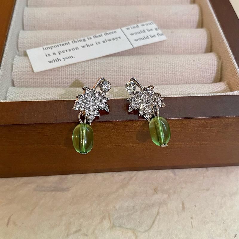 Модные уникальные индивидуальные дикие серьги с листьями из горного хрусталя женские
Модные уникальные индивидуальные дикие серьги с листьями из горного хрусталя женские