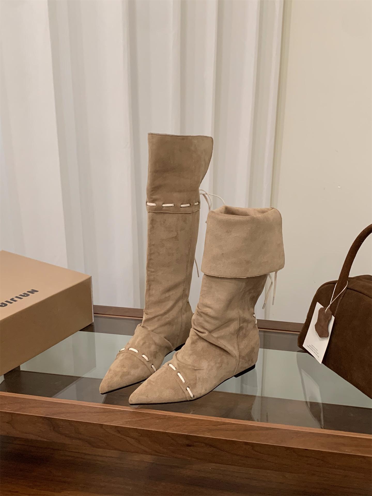 Внутреннее увеличение высоты Маленькие остроносые замшевые ботинки с ворсом Женские ботинки 2025 осень и зима с юбкой Облегающие ботинки 39
Внутреннее увеличение высоты Маленькие остроносые замшевые ботинки с ворсом Женские ботинки 2025 осень и зима с юбкой Облегающие ботинки 39