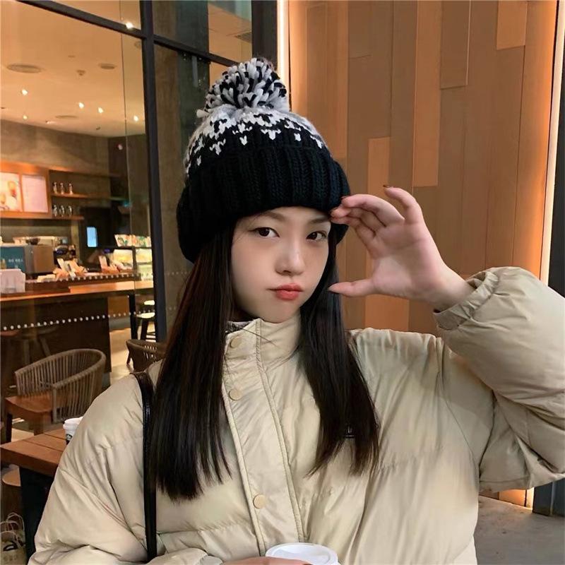 Color hairball wool hat women s autumn and winter versatile warm knitted hat cute dome ear protector pullover hat winter M(56-58cm) чёрный
Color hairball wool hat women s autumn and winter versatile warm knitted hat cute dome ear protector pullover hat winter M(56-58cm) чёрный