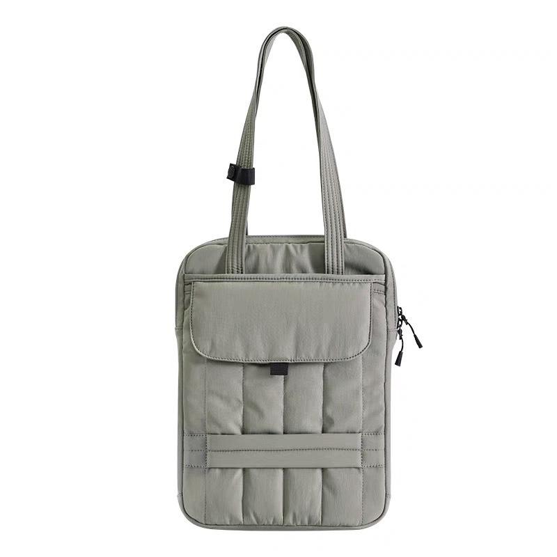 1pcs Solid Color Quilted Tote Bag Multi Purpose Commuter Shoulder Bag Minimalist Laptop Handheld Bag 26.5x38cm серый
1pcs Solid Color Quilted Tote Bag Multi Purpose Commuter Shoulder Bag Minimalist Laptop Handheld Bag 26.5x38cm серый