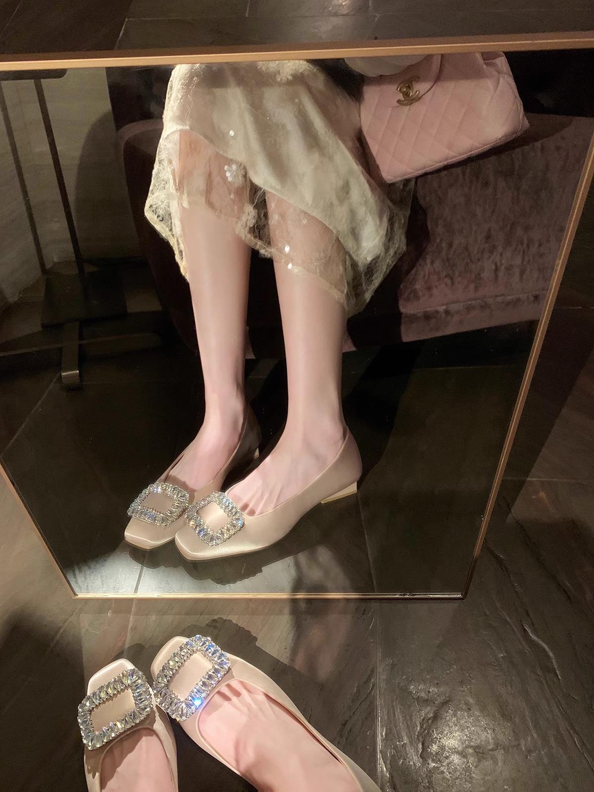 Виноградная мать studiolee стразы мелкий рот французский квадратный носок серебристый с юбкой одинарные туфли женские весна и осень 2025 новые модели 40 телесный
Виноградная мать studiolee стразы мелкий рот французский квадратный носок серебристый с юбкой одинарные туфли женские весна и осень 2025 новые модели 40 телесный