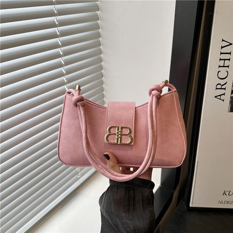 Retro underarm small square bag women s 2025 winter new beautiful niche design simple shoulder messenger bag рожевий
Retro underarm small square bag women s 2025 winter new beautiful niche design simple shoulder messenger bag рожевий