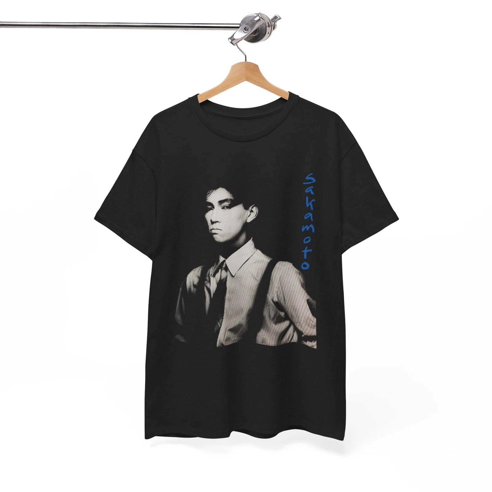 Футболка Рюити Сакамото, Японский музыкант New Wave, Музыкальная унисекс футболка S
Футболка Рюити Сакамото, Японский музыкант New Wave, Музыкальная унисекс футболка S