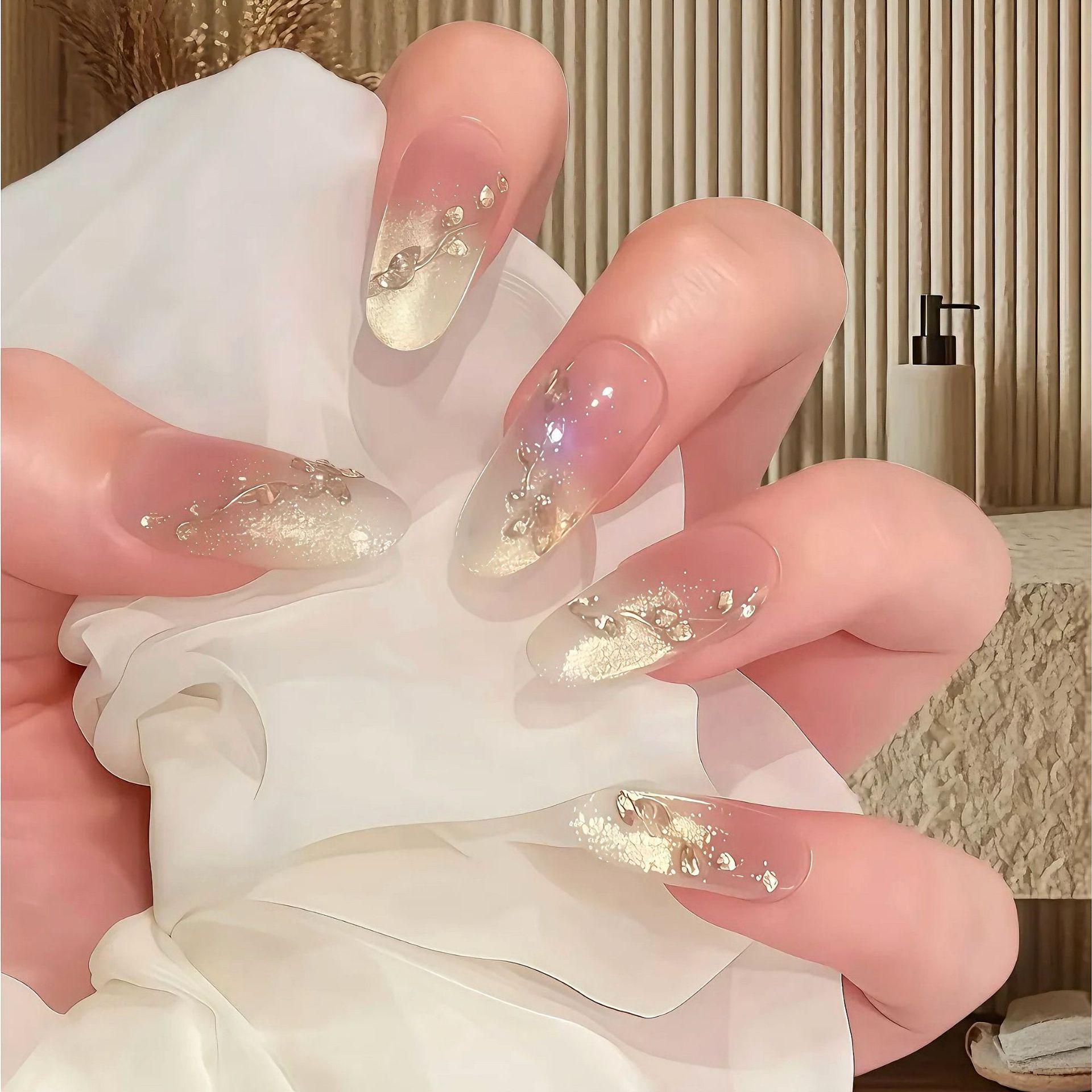 Nude Pink Long-Wear Nails: 2025 Gilded Whitening, Elegant Atmosphere
Nude Pink Long-Wear Nails: 2025 Gilded Whitening, Elegant Atmosphere