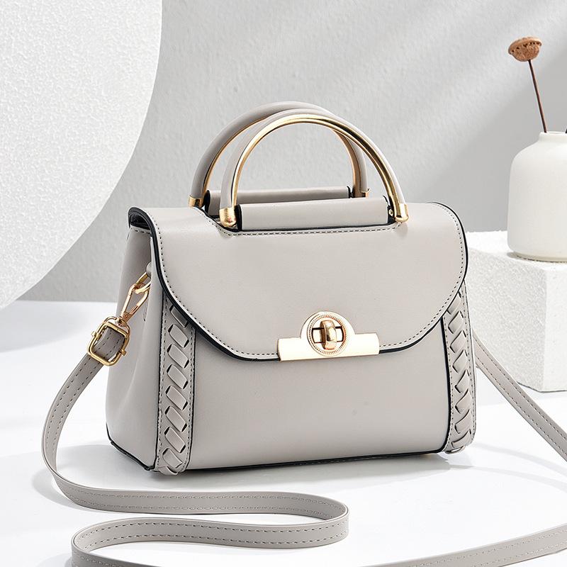 Advanced Temperament Small Square Bag New Autumn and Winter Fashion Super Hot Exquisite Handbag Temperament Women s Crossbody Bag сірий колір
Advanced Temperament Small Square Bag New Autumn and Winter Fashion Super Hot Exquisite Handbag Temperament Women s Crossbody Bag сірий колір