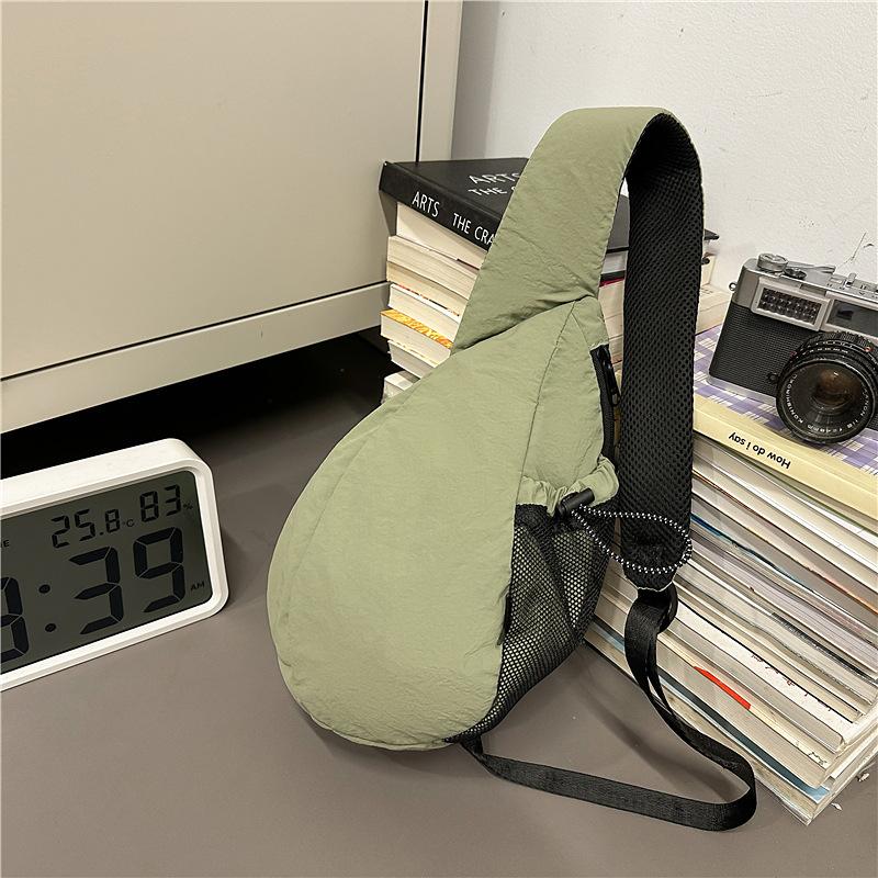 Breast bag women s new trendy versatile messenger bag niche Oxford cloth shoulder bag casual small backpack
Breast bag women s new trendy versatile messenger bag niche Oxford cloth shoulder bag casual small backpack