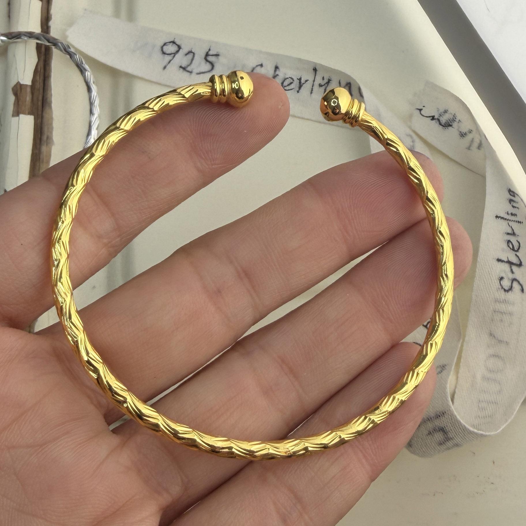 100% Solid 925 Sterling Silver Retro Bracelet for Women Geometric Handmade Gold Shinning Bracelet Birthday Gift
100% Solid 925 Sterling Silver Retro Bracelet for Women Geometric Handmade Gold Shinning Bracelet Birthday Gift