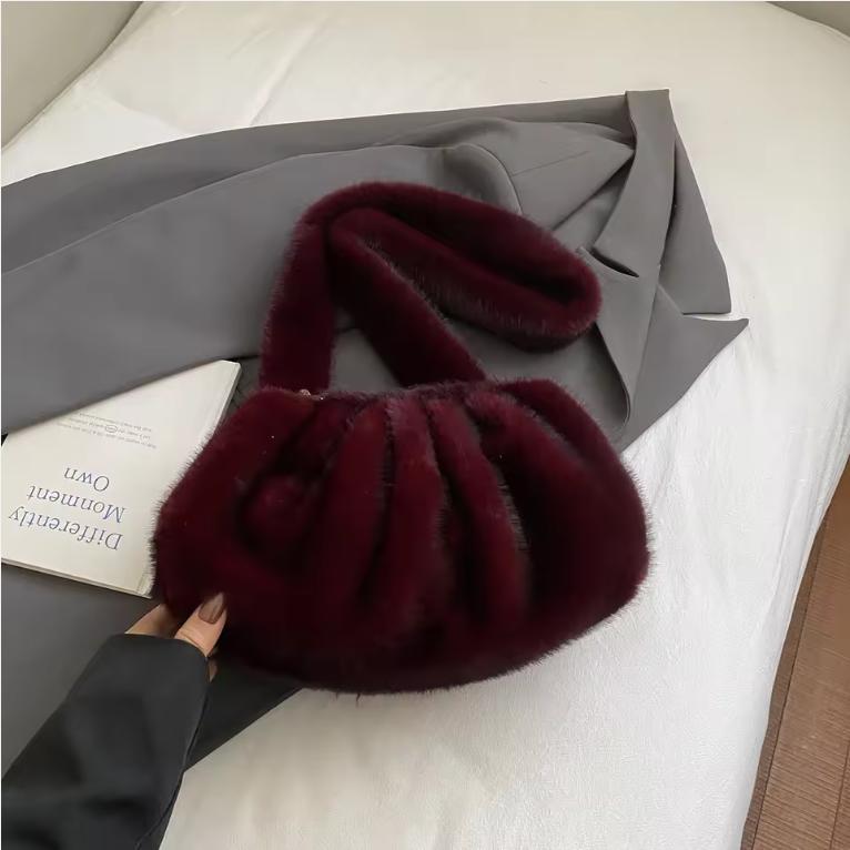 Fashionable Wrinkled Cloud Bag Soft Faux Fur Small Shoulder Bags for Women 2025 Winter Trend Korean Plush Handbags Crossbody Bag 27cmx17cmx13cm
Fashionable Wrinkled Cloud Bag Soft Faux Fur Small Shoulder Bags for Women 2025 Winter Trend Korean Plush Handbags Crossbody Bag 27cmx17cmx13cm