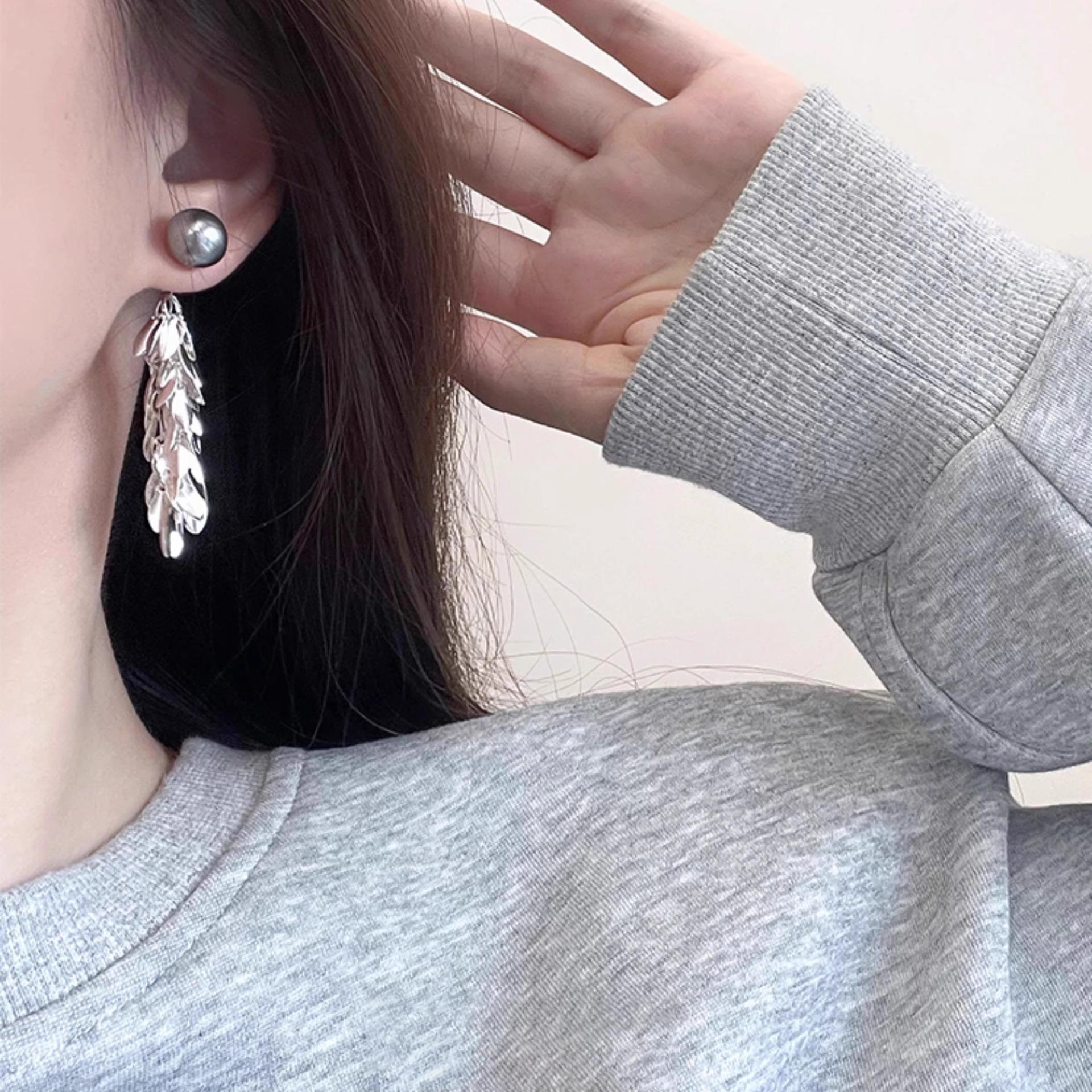 Sterling Silver Gray Pearl Tassel Earrings: Sparkling Wheat Ear Clips, High-End Two-Wear Design for Autumn & Winter
Sterling Silver Gray Pearl Tassel Earrings: Sparkling Wheat Ear Clips, High-End Two-Wear Design for Autumn & Winter