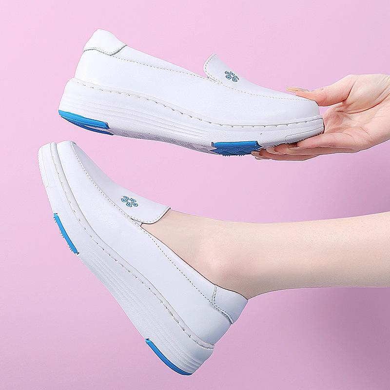 Medical nurse shoes women s cowhide breathable non-grinding feet thick soles not tired feet comfortable little white shoes 42
Medical nurse shoes women s cowhide breathable non-grinding feet thick soles not tired feet comfortable little white shoes 42