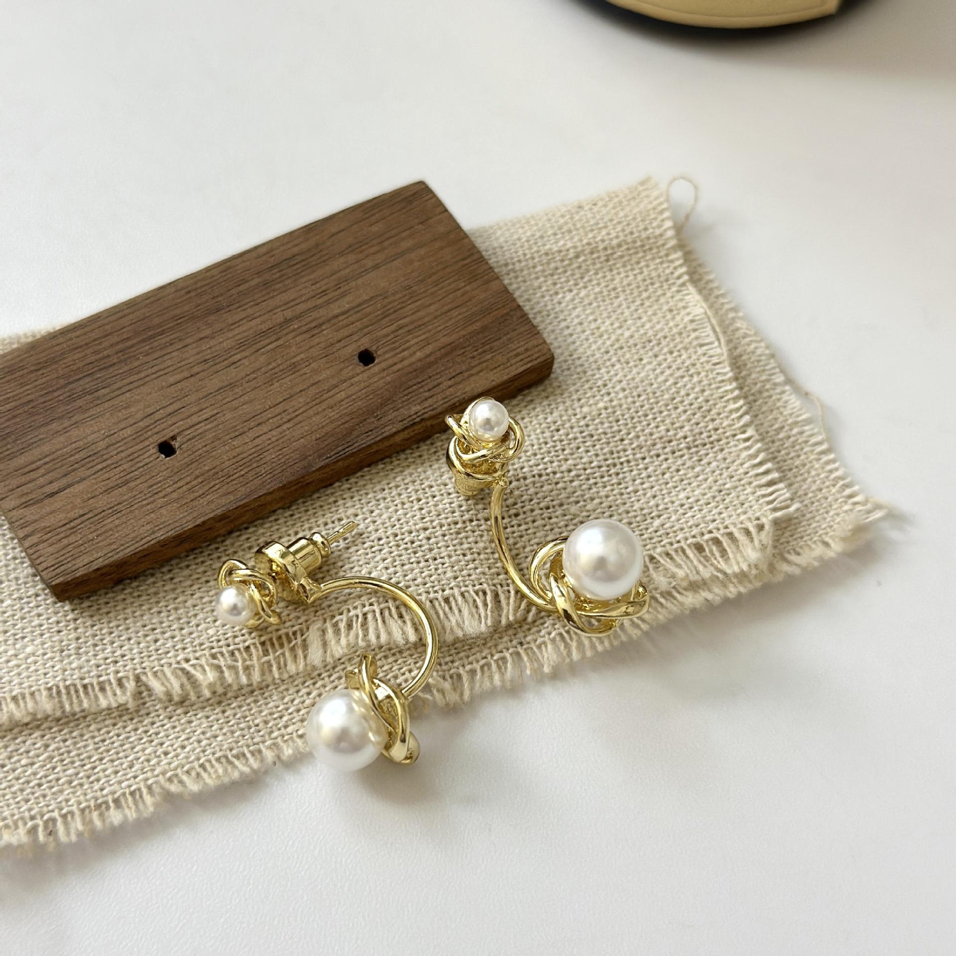 A two-wear~ rear-hanging pearl flower earrings live broadcast explosion light luxury exquisite fashion stud earrings tide
A two-wear~ rear-hanging pearl flower earrings live broadcast explosion light luxury exquisite fashion stud earrings tide