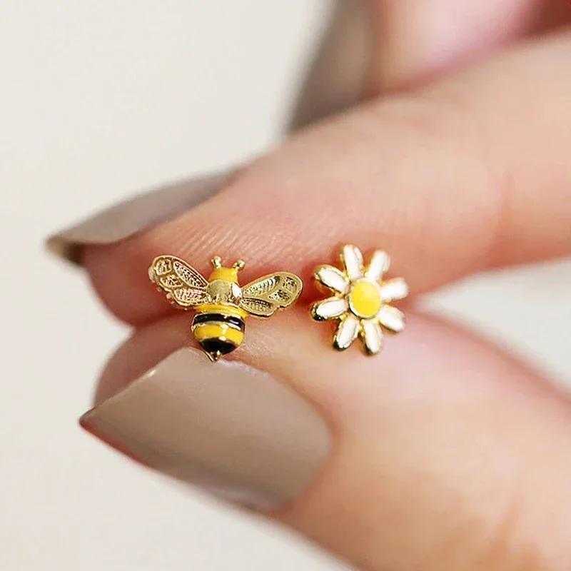 Gift Bee and Flower Cute Stud Earrings Yellow Enamel Animal Fancy Girls Gift Statement Zircon for Women Wholesale
Gift Bee and Flower Cute Stud Earrings Yellow Enamel Animal Fancy Girls Gift Statement Zircon for Women Wholesale