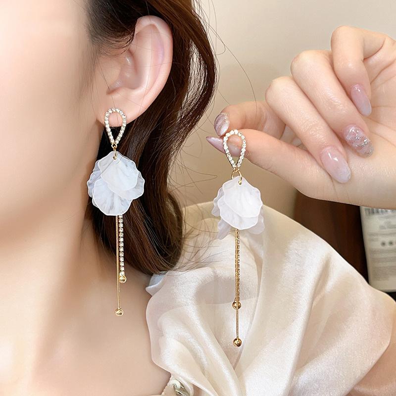 Petal tassel earrings Korean version literary and artistic small fresh earrings sweet temperament simple versatile earrings women
Petal tassel earrings Korean version literary and artistic small fresh earrings sweet temperament simple versatile earrings women