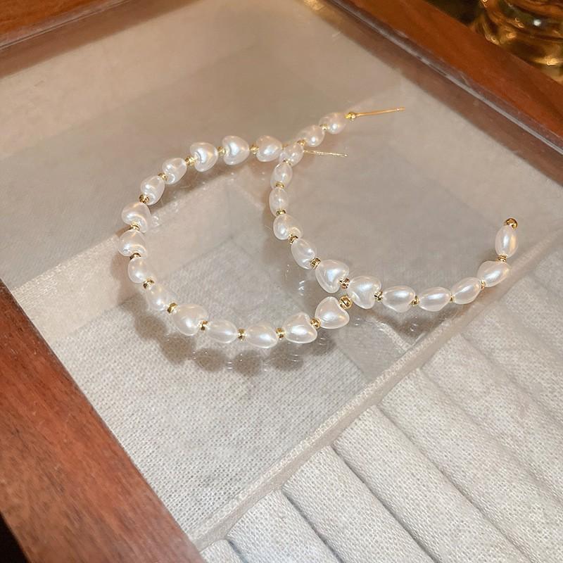 Love Pearl Earrings Silver Needle Fashion Light Luxury High-End C-Shaped Earrings Stud Earrings Niche Versatile Earrings
Love Pearl Earrings Silver Needle Fashion Light Luxury High-End C-Shaped Earrings Stud Earrings Niche Versatile Earrings