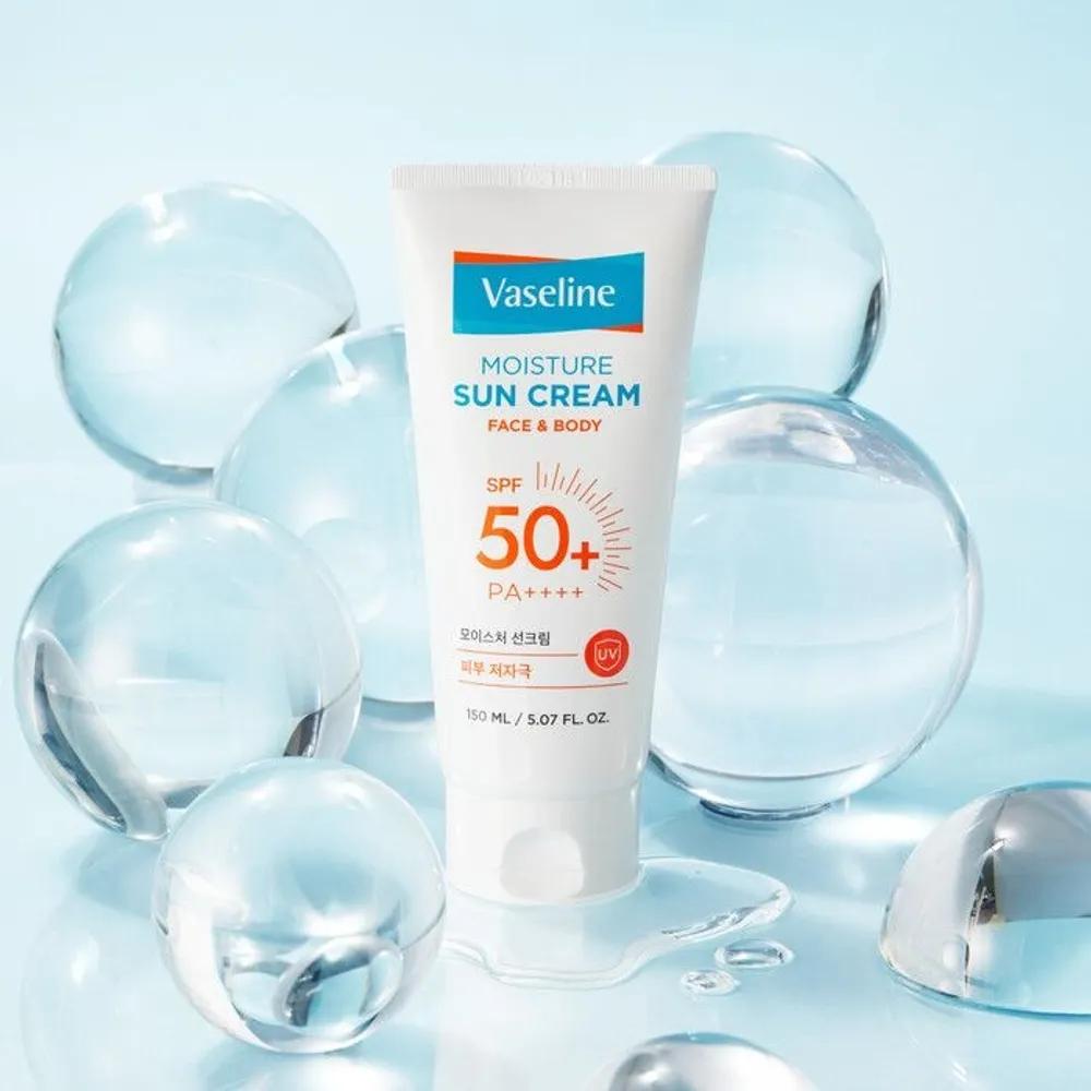 Vaseline Moisture Sunscreen Face and Body 150ml
Vaseline Moisture Sunscreen Face and Body 150ml