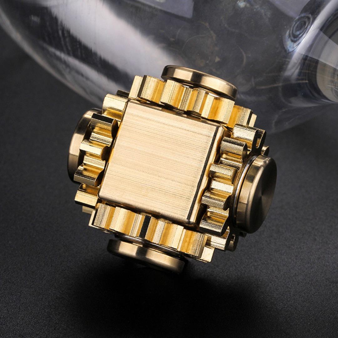 PDTO Fidget Cube Spinner для взрослых и детей, металлические шестерни из чистой латуни, вращающаяся игрушка
PDTO Fidget Cube Spinner для взрослых и детей, металлические шестерни из чистой латуни, вращающаяся игрушка