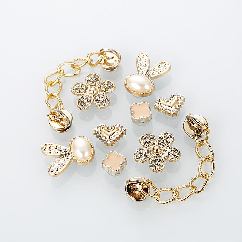 10 Pcs Fashion Shoe Charms Buckles DIY Rhinestone Flower Sandals Accessories Pearls Garden Shoe Decorations Sets for Women Gifts
10 Pcs Fashion Shoe Charms Buckles DIY Rhinestone Flower Sandals Accessories Pearls Garden Shoe Decorations Sets for Women Gifts