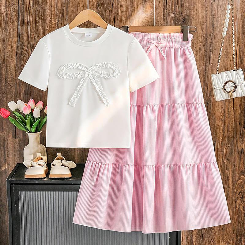 Girls Fashionable Outfit - Summer Children s Bow-front Short-sleeved Top, Short-sleeved T-shirt, Casual Striped Skirt Set 170cm=12Y рожевий
Girls Fashionable Outfit - Summer Children s Bow-front Short-sleeved Top, Short-sleeved T-shirt, Casual Striped Skirt Set 170cm=12Y рожевий