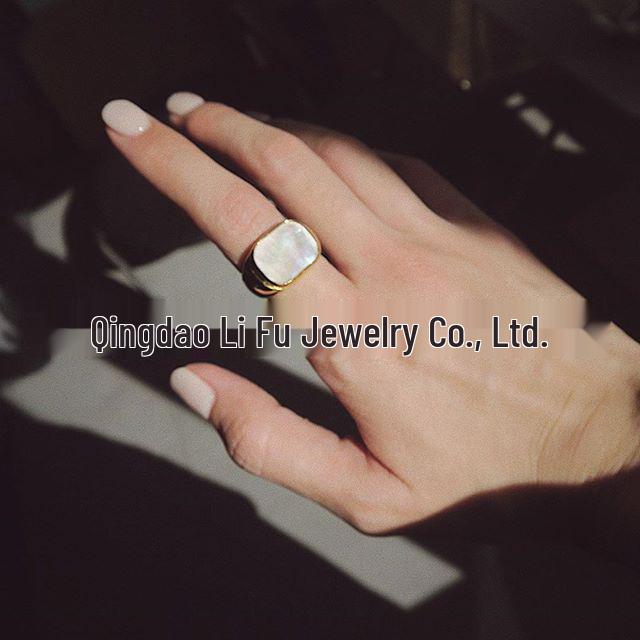 Trendy Minimalist European-American White Mother-of-Pearl Index Finger Ring for Women Size 6
Trendy Minimalist European-American White Mother-of-Pearl Index Finger Ring for Women Size 6