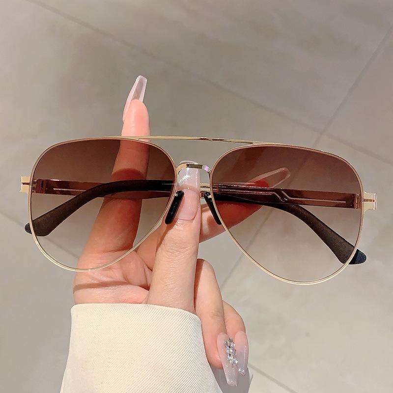 Classic Pilot Metal Sunglasses Women For Men Male Trend Retro Sun Glasses Luxury Brand Designer Punk Popular Shades UV400
Classic Pilot Metal Sunglasses Women For Men Male Trend Retro Sun Glasses Luxury Brand Designer Punk Popular Shades UV400