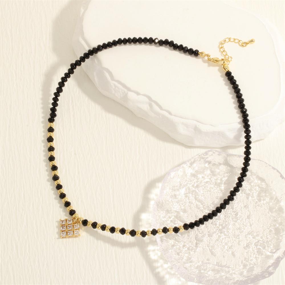 Винтажное многослойное колье-чокер из граненых бусин
Винтажное многослойное колье-чокер из граненых бусин