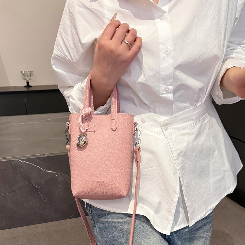 Summer niche bag women new fashion versatile messenger bag exquisite handbag mobile phone bag чорний
Summer niche bag women new fashion versatile messenger bag exquisite handbag mobile phone bag чорний