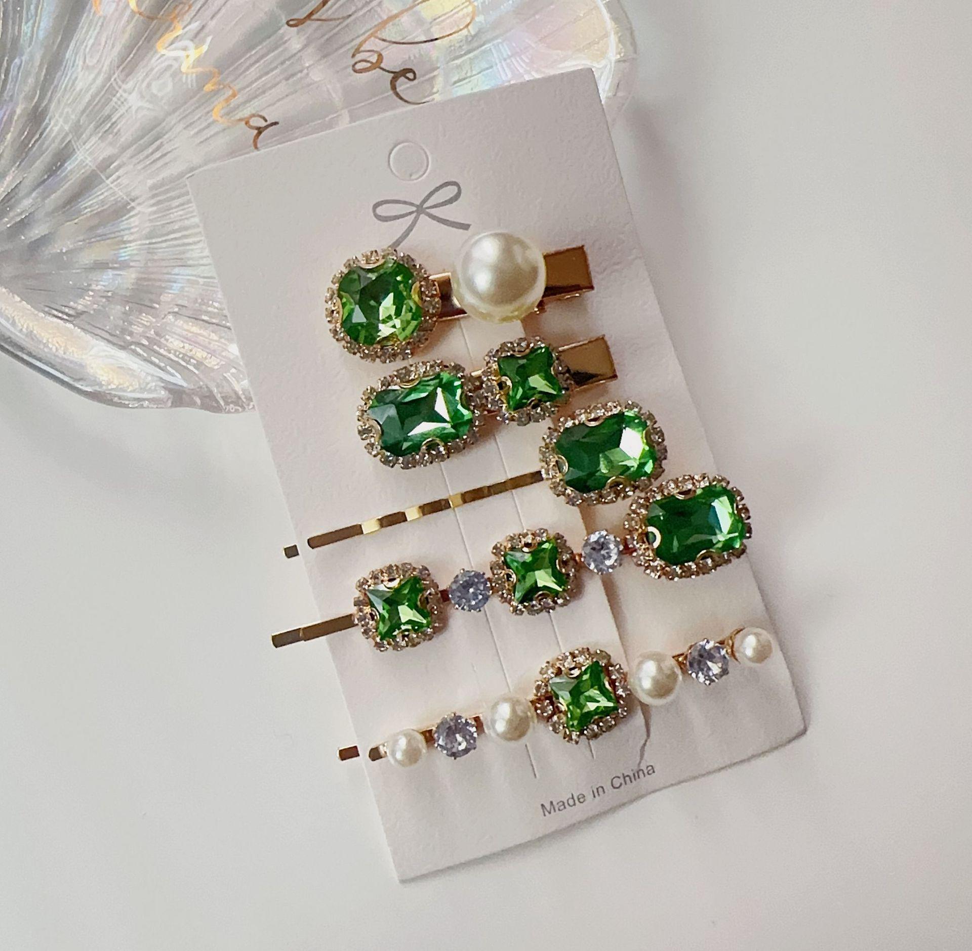 Ретро заколка для волос со стразами изумрудного цвета для женщин - Универсальная, элегантная заколка-одно слово для челки
Ретро заколка для волос со стразами изумрудного цвета для женщин - Универсальная, элегантная заколка-одно слово для челки