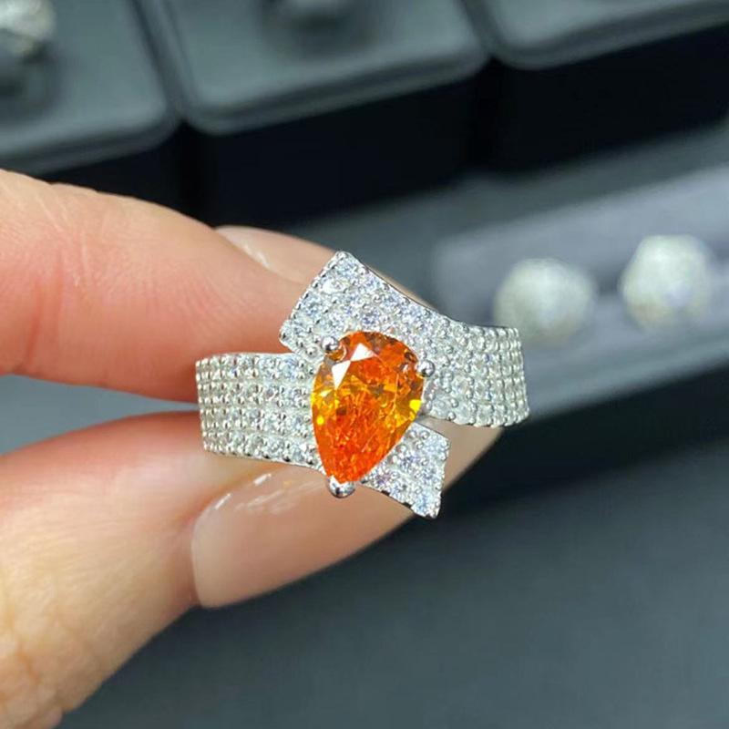 Hui Zhi Yi 2024 Sterling Silver Pear-Shaped 2-Carat Fanta Orange Micro-Pave Diamond Ring Band Size 8
Hui Zhi Yi 2024 Sterling Silver Pear-Shaped 2-Carat Fanta Orange Micro-Pave Diamond Ring Band Size 8