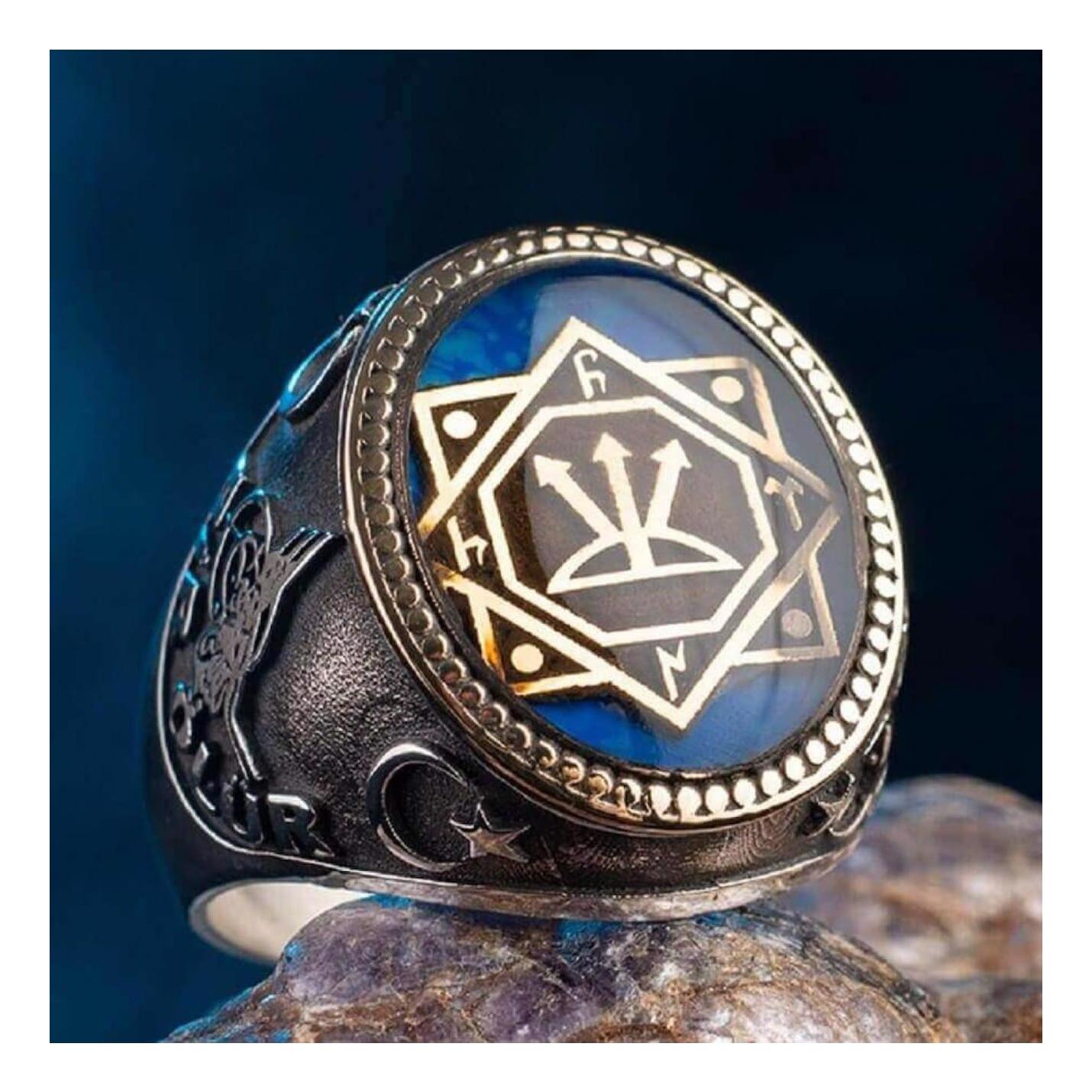 Серебряное мужское кольцо с надписью One Dies, One Thousand Resurrection Oguz Kagan Seal
Серебряное мужское кольцо с надписью One Dies, One Thousand Resurrection Oguz Kagan Seal