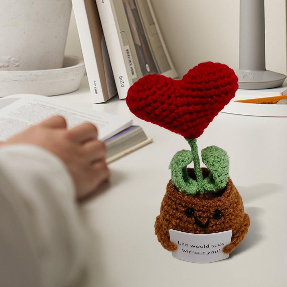 Вязаная игрушка-позитив в горшке с картой Мини-игрушки ручной работы из пряжи Креативные обнимашки Карманные Растения Куклы Подарки на День Рождения для друзей
Вязаная игрушка-позитив в горшке с картой Мини-игрушки ручной работы из пряжи Креативные обнимашки Карманные Растения Куклы Подарки на День Рождения для друзей