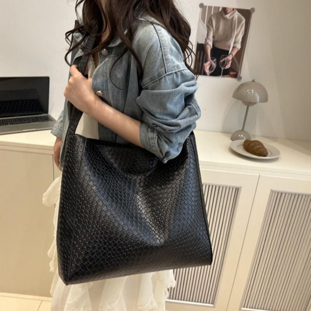 Solid Color Shoulder Bag Woven Pattern Women s Handbag Fashionable Pu Leather Tote Bag Work чорний
Solid Color Shoulder Bag Woven Pattern Women s Handbag Fashionable Pu Leather Tote Bag Work чорний