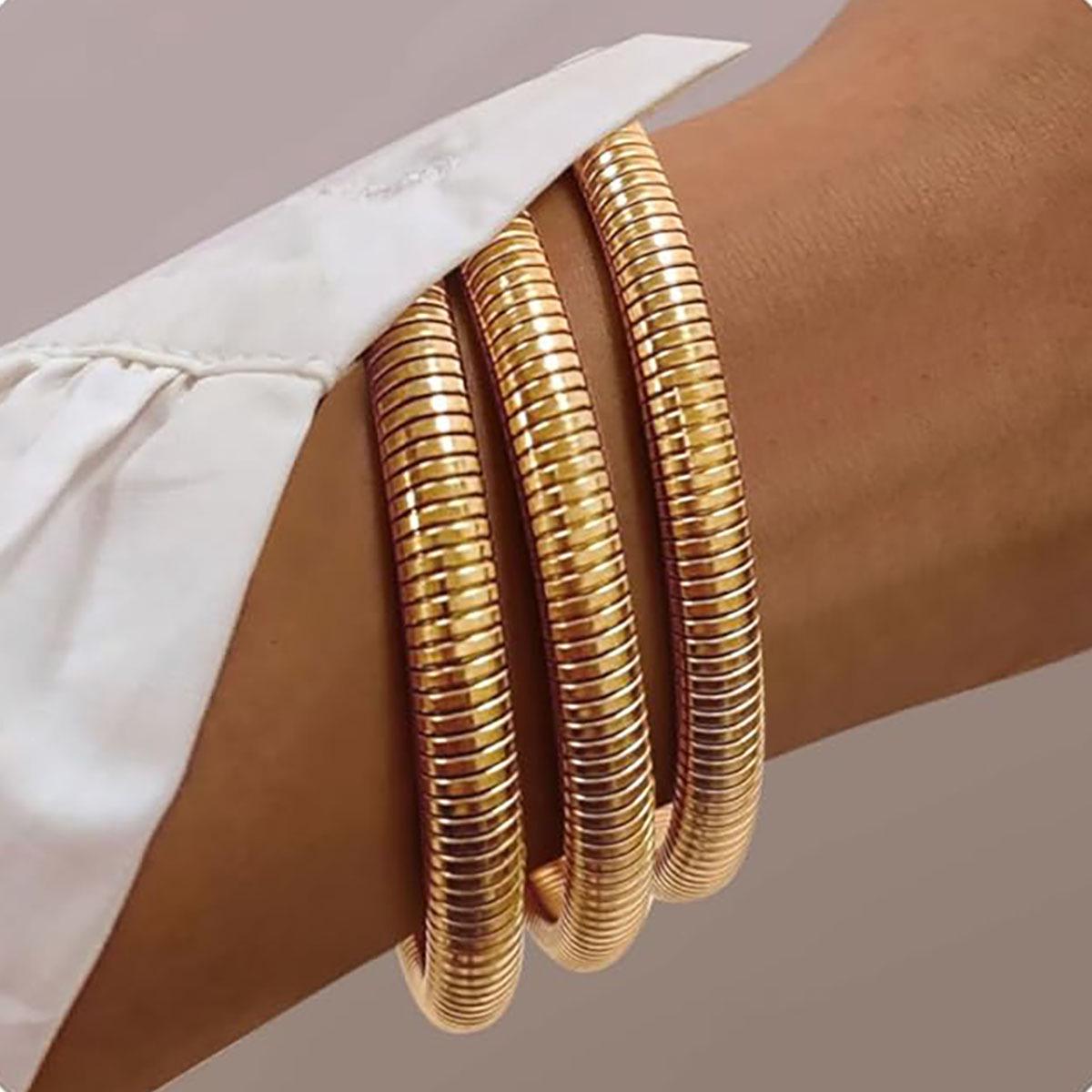 Retro European & American Style Elastic Snake Bone Bracelet with Wide-Faced Design and Thick Round Metal Ring for Women
Retro European & American Style Elastic Snake Bone Bracelet with Wide-Faced Design and Thick Round Metal Ring for Women