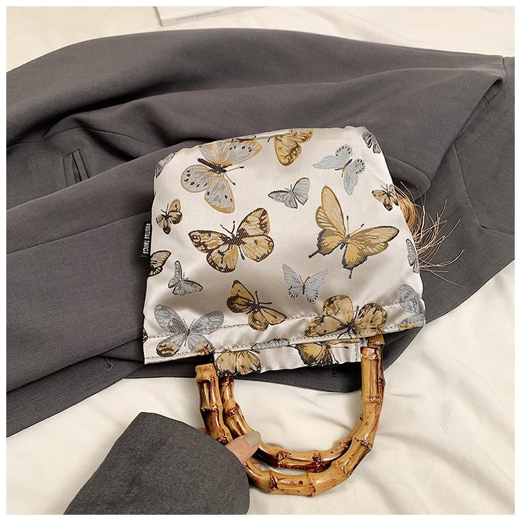 New Chinese style national style bag embroidered jacquard handbag women s 2025 new bamboo joint bag large capacity handbag tide
New Chinese style national style bag embroidered jacquard handbag women s 2025 new bamboo joint bag large capacity handbag tide