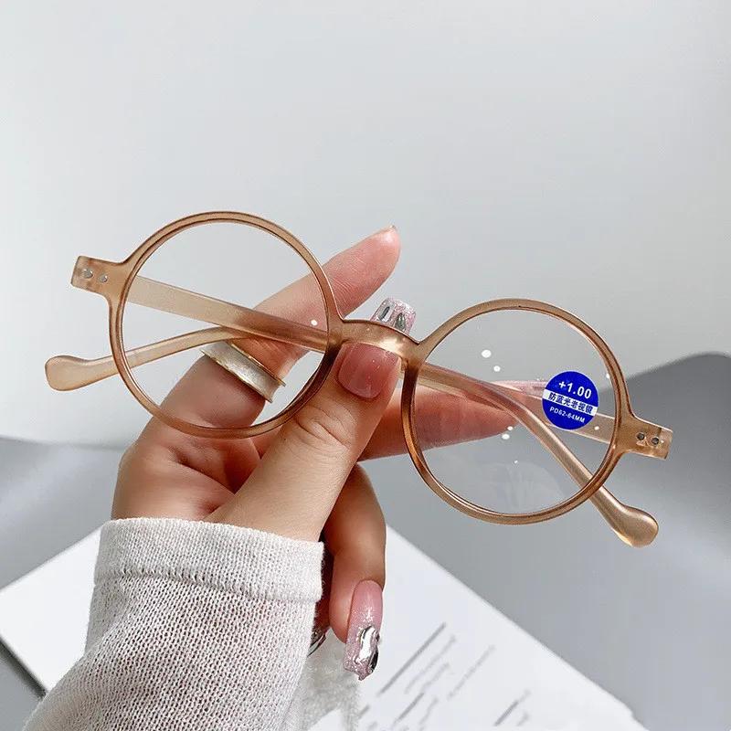 Retro Small Round Frame Anti Blue Light Reading Spectacles TR90 Lightweight Presbyopia Glasses Eye Protection Eyewear for Men Women W117993WW-4.0
Retro Small Round Frame Anti Blue Light Reading Spectacles TR90 Lightweight Presbyopia Glasses Eye Protection Eyewear for Men Women W117993WW-4.0