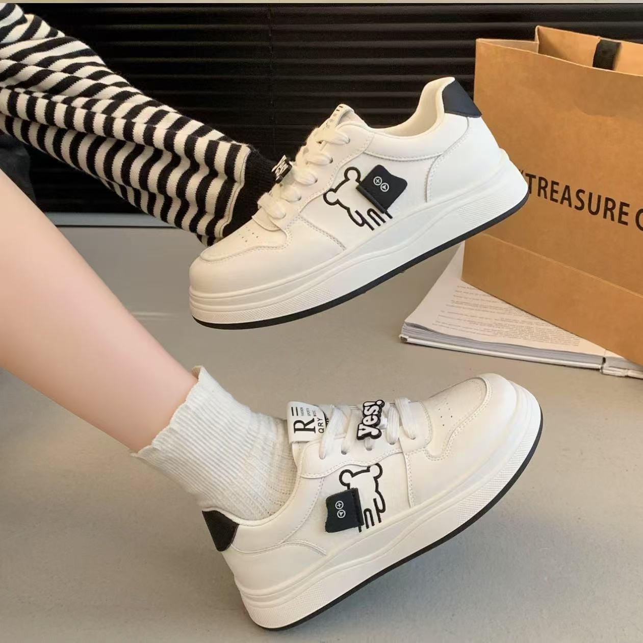 Платформа-маффин студенческие легкие маленькие белые туфли женские 2025 весна новая универсальные удобные дышащие повседневные мультяшные кеды 40 чёрный
Платформа-маффин студенческие легкие маленькие белые туфли женские 2025 весна новая универсальные удобные дышащие повседневные мультяшные кеды 40 чёрный