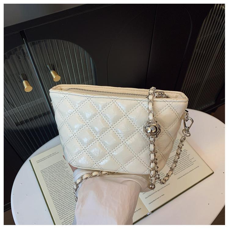 2025 новая весна и лето нишевый дизайн модная сумка-цепочка женская трендовая сумка-мессенджер качественная текстура сумка-ведро на плечо бежевый
2025 новая весна и лето нишевый дизайн модная сумка-цепочка женская трендовая сумка-мессенджер качественная текстура сумка-ведро на плечо бежевый