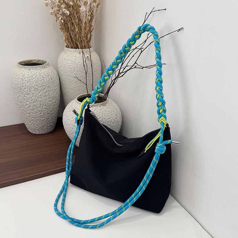 Macar Color Woven Strap Lightweight Shoulder Bag Korean Style Fashiable and Versatile Crossbody Bags for Women Commuting Bag чёрный
Macar Color Woven Strap Lightweight Shoulder Bag Korean Style Fashiable and Versatile Crossbody Bags for Women Commuting Bag чёрный