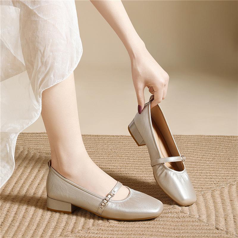 French white leather shoes, retro and versatile, low-heeled early spring shoes, not tiring feet, square toe, thick heel, Mary Jane shoes 40
French white leather shoes, retro and versatile, low-heeled early spring shoes, not tiring feet, square toe, thick heel, Mary Jane shoes 40