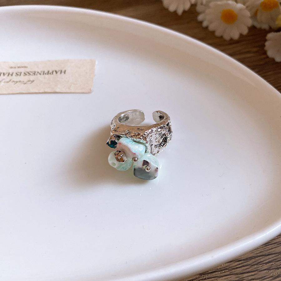 Кольцо с неровным отверстием и ракушкой, инкрустированное бриллиантами, нишевое, универсальное, модное, на указательный палец, легкая роскошь, темперамент, ощущение высокого класса, ювелирные изделия для женщин
Кольцо с неровным отверстием и ракушкой, инкрустированное бриллиантами, нишевое, универсальное, модное, на указательный палец, легкая роскошь, темперамент, ощущение высокого класса, ювелирные изделия для женщин