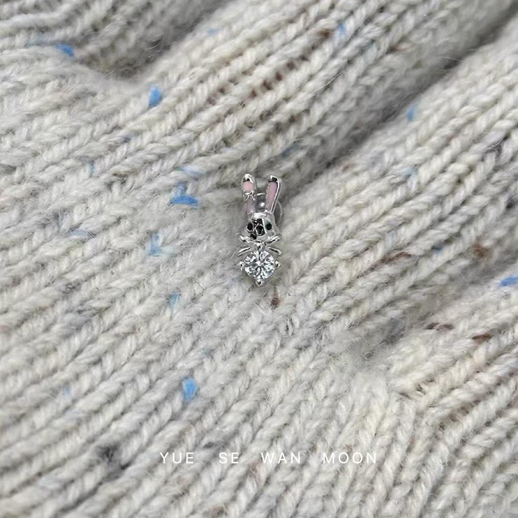 Chic Bunny Rabbit Earring: Unique Titanium Steel Double Ear Stud for Girls and Women
Chic Bunny Rabbit Earring: Unique Titanium Steel Double Ear Stud for Girls and Women