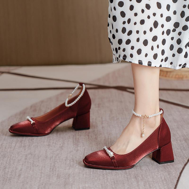 Туфли-лодочки на среднем каблуке, осенняя новинка, женская обувь, с открытым вырезом, с жемчугом, с квадратным носком, атласные туфли на высоком каблуке, на толстом каблуке 40 бордовый
Туфли-лодочки на среднем каблуке, осенняя новинка, женская обувь, с открытым вырезом, с жемчугом, с квадратным носком, атласные туфли на высоком каблуке, на толстом каблуке 40 бордовый