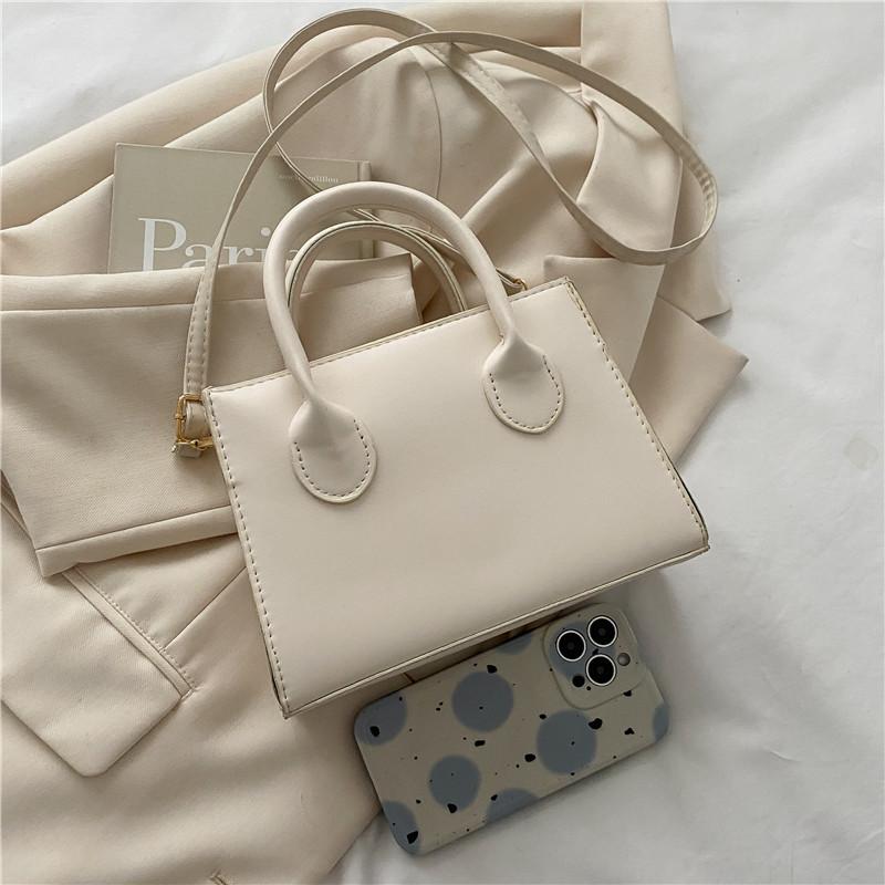 2025 spring new messenger bag retro niche fashion portable small square bag women s simple popular casual shoulder bag белый
2025 spring new messenger bag retro niche fashion portable small square bag women s simple popular casual shoulder bag белый