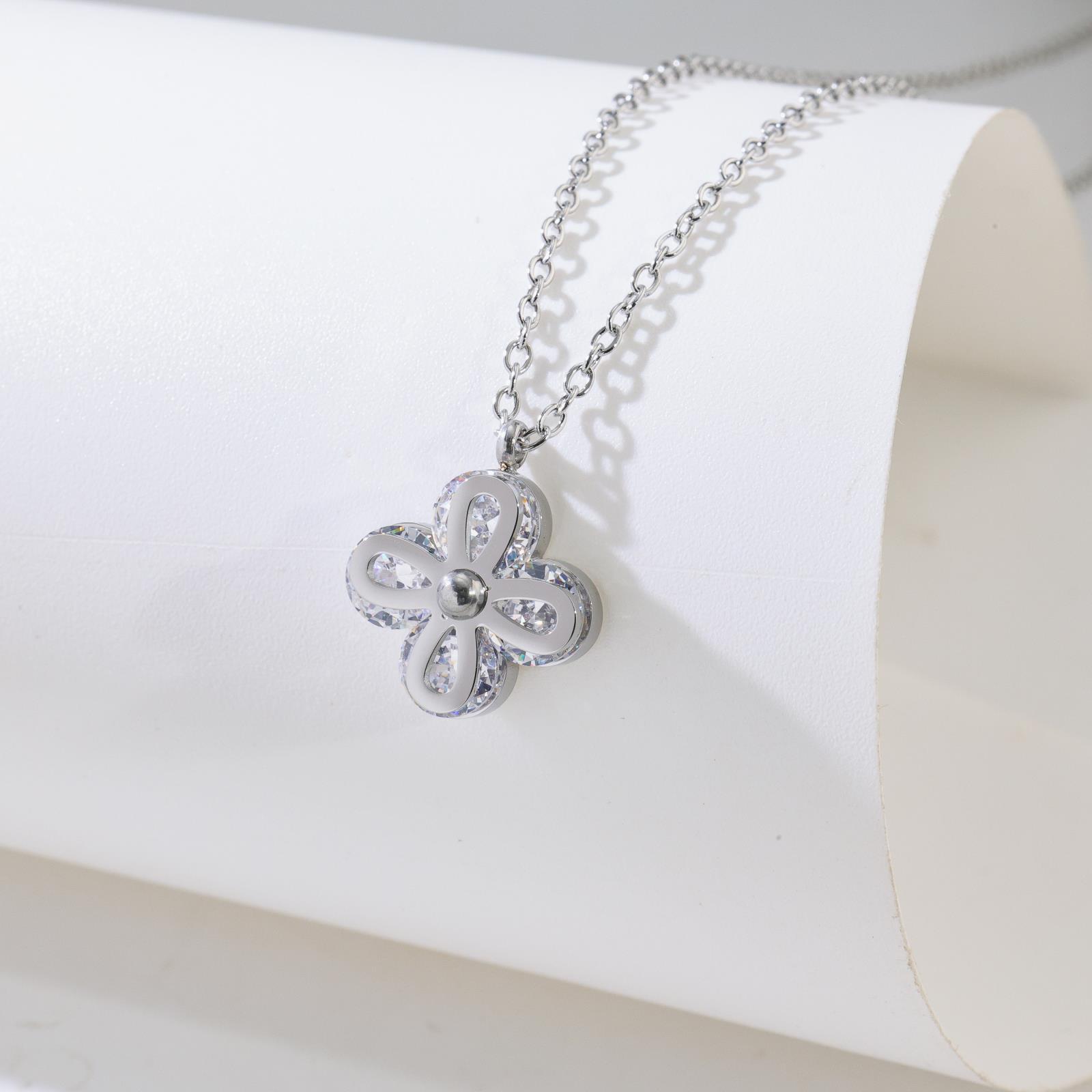 Titanium Steel Small Flower Collarbone Chain Women S Autumn And Winter Necklace Zircon Flower Titanium Steel Necklace Niche
Titanium Steel Small Flower Collarbone Chain Women S Autumn And Winter Necklace Zircon Flower Titanium Steel Necklace Niche
