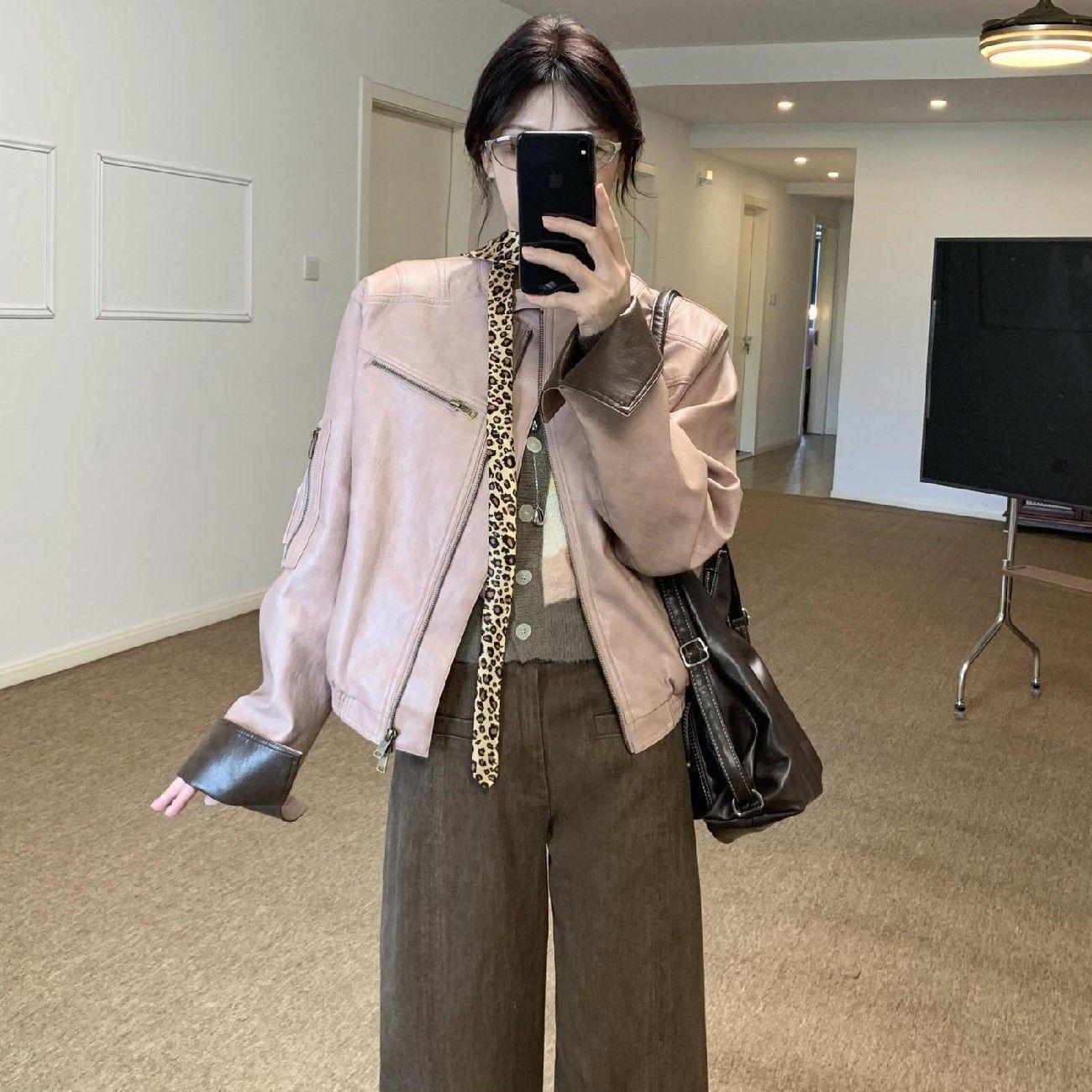 Женская осенняя куртка из искусственной кожи в стиле ретро с цветными блоками - Стильное повседневное пальто XL (Recommended for 125-145 jin)
Женская осенняя куртка из искусственной кожи в стиле ретро с цветными блоками - Стильное повседневное пальто XL (Recommended for 125-145 jin)