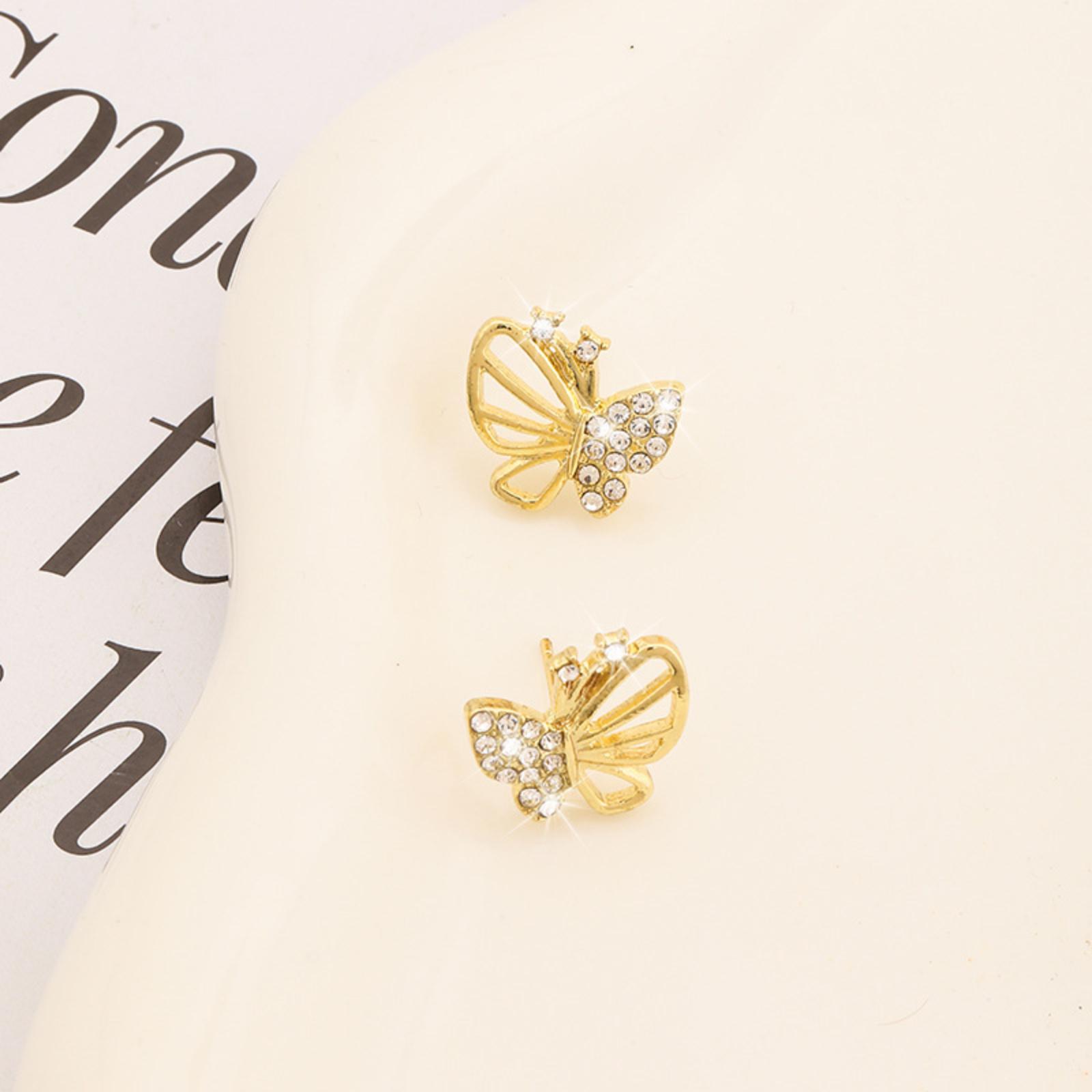 Butterfly Shaped Stud Earrings with Embedded Rhinestones Elegant Small Jewelry Accessory for Everyday Wear and Special Occasions
Butterfly Shaped Stud Earrings with Embedded Rhinestones Elegant Small Jewelry Accessory for Everyday Wear and Special Occasions